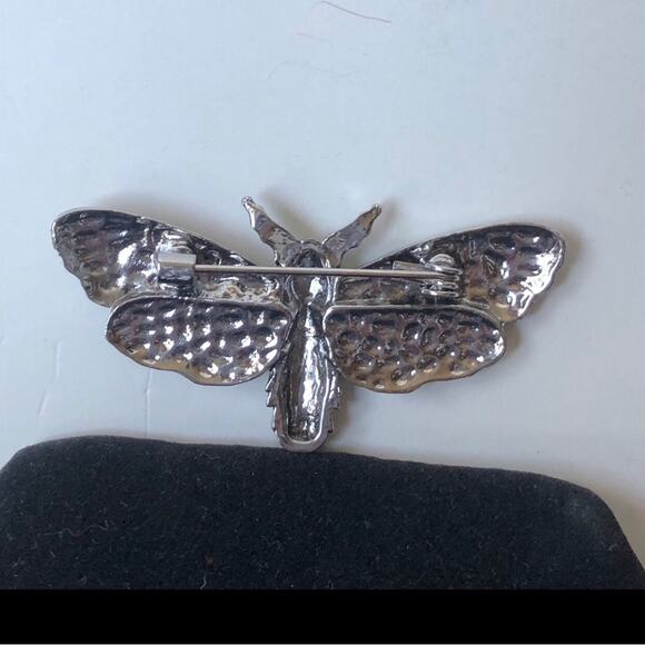 Vintage Inspired Timeless Intricately Designed Silver Plated Butterfly Brooch - Picture 12 of 13